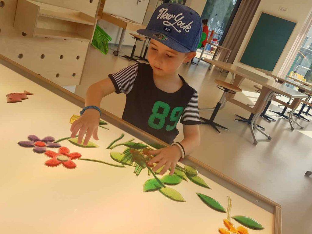 Family Hotel Amarin: Playing Games